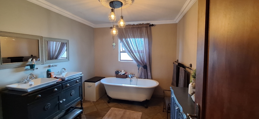 4 Bedroom Property for Sale in Maraldi Estate Free State